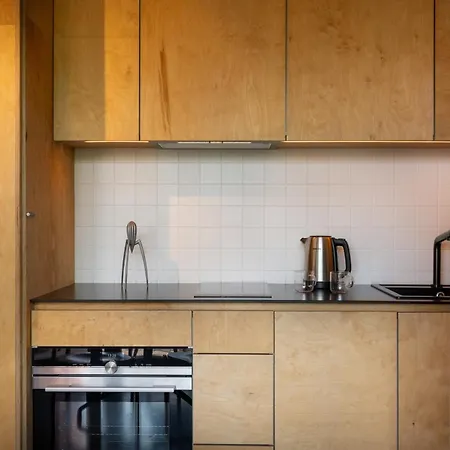 B10 Metro Stadion Narodowy Parking Free