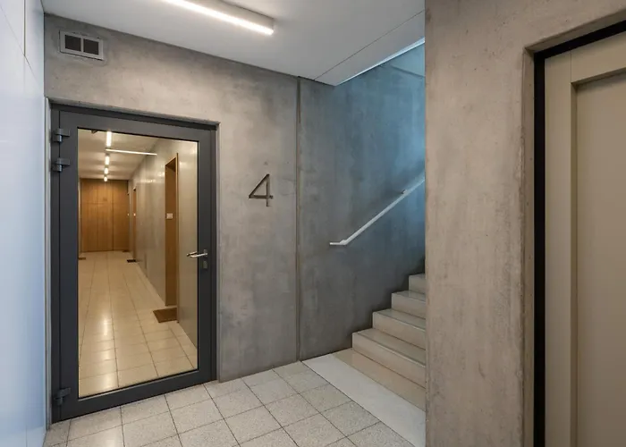 B10 Metro Stadion Narodowy Parking Free Varsovia